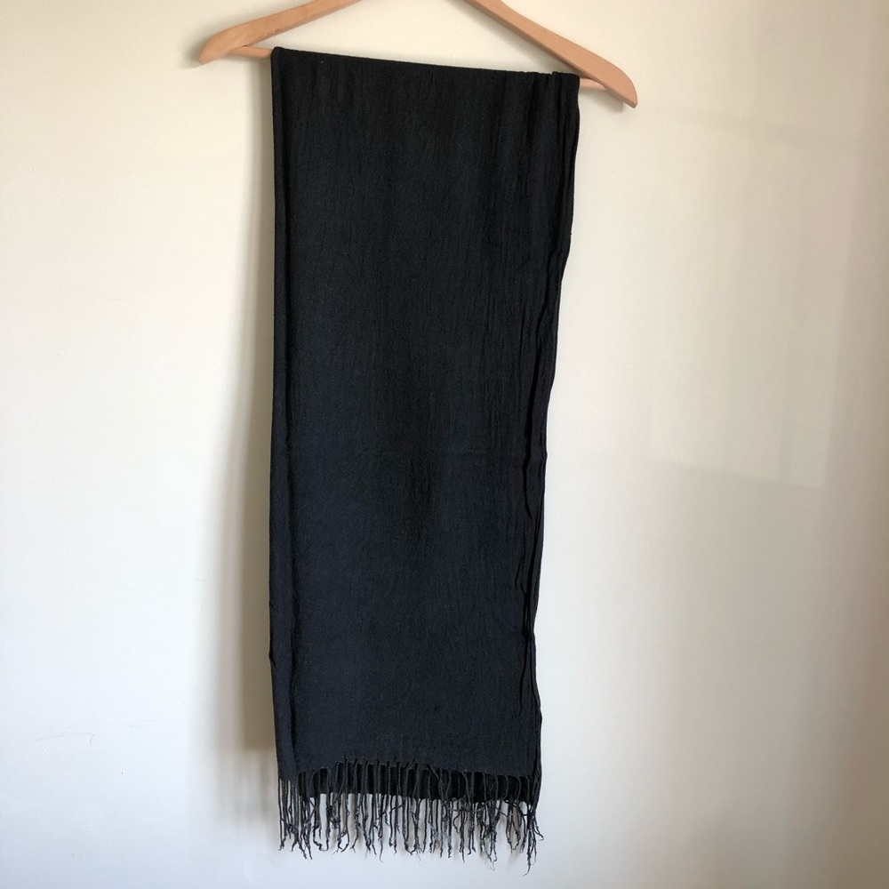 FREE🌿Basic black fringe rectangular scarf - Picture 2 of 6